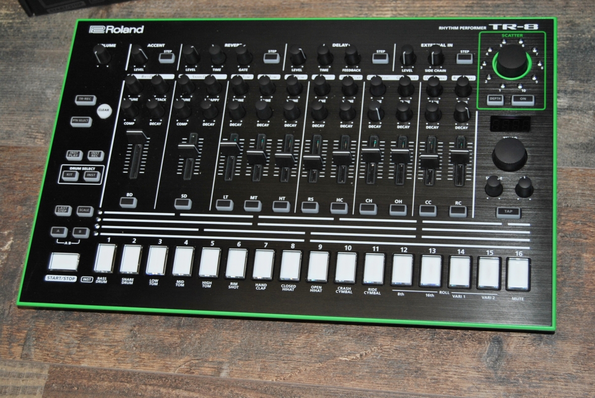 Roland TR-8 d'occasion