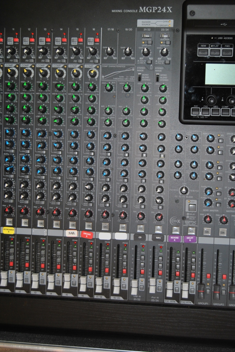 YAMAHA TABLE DE MIXAGE ANALOGIQUE – MGP24X