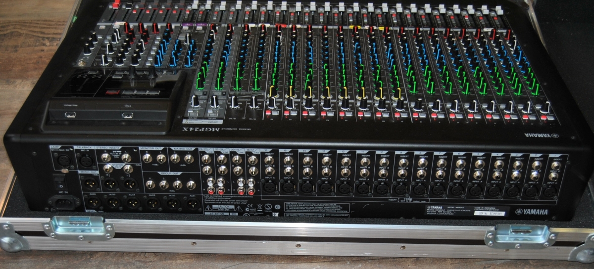 YAMAHA TABLE DE MIXAGE ANALOGIQUE – MGP24X